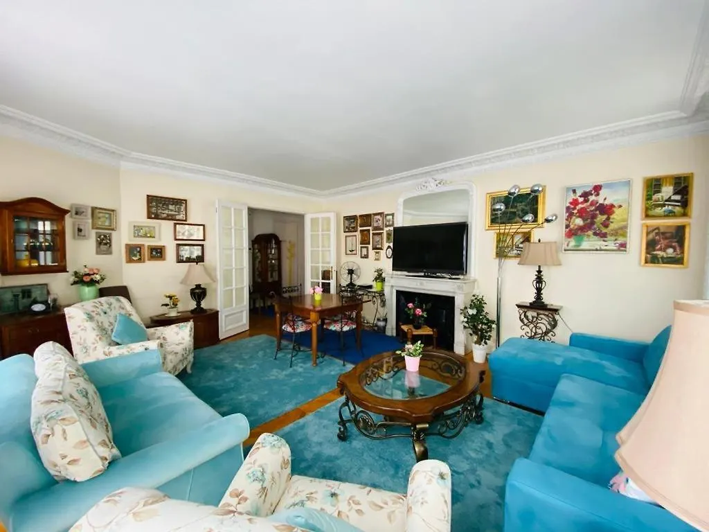 Apartment Champs Elysees Paris